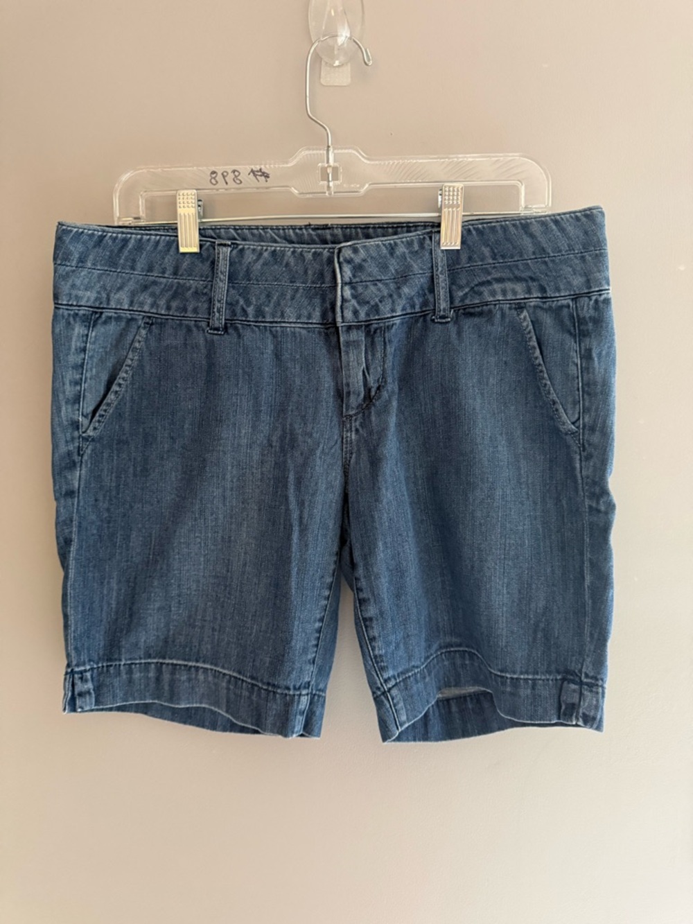 American Eagle Jean Shorts Womens SZ 10 8 Inch Inseam Pockets Casual Summer